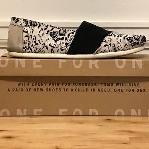 Toms White Snow Leopard Flats - Size 9.5